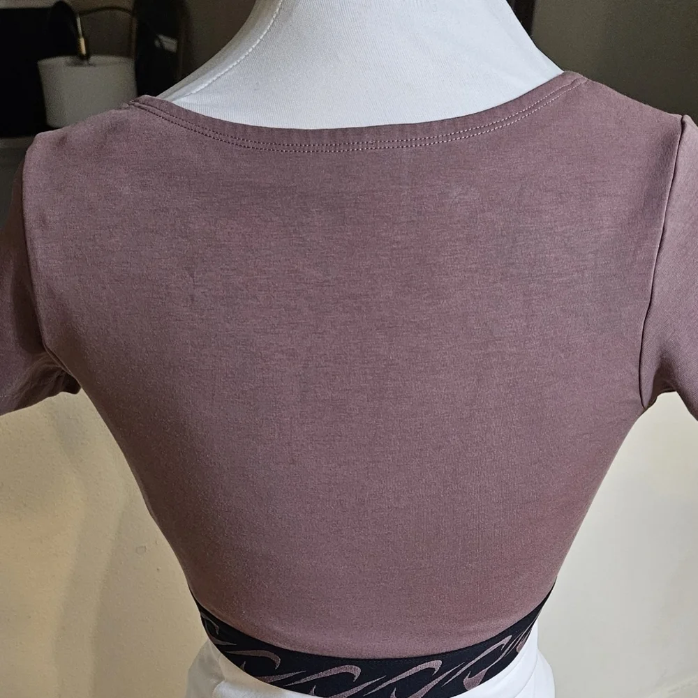 Nike Essentials Swoosh Taping Crop Top Women’s Size S Blush Pink EUC